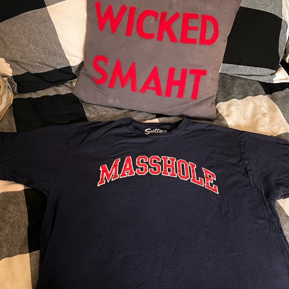 Sully's Masshole Arched Red T-Shirt - Picture 2 of 3